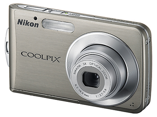 Illustration for article titled Nikon's CoolPix S600, S550, S520, and S210: Slim, Stylish and Plum Purty
